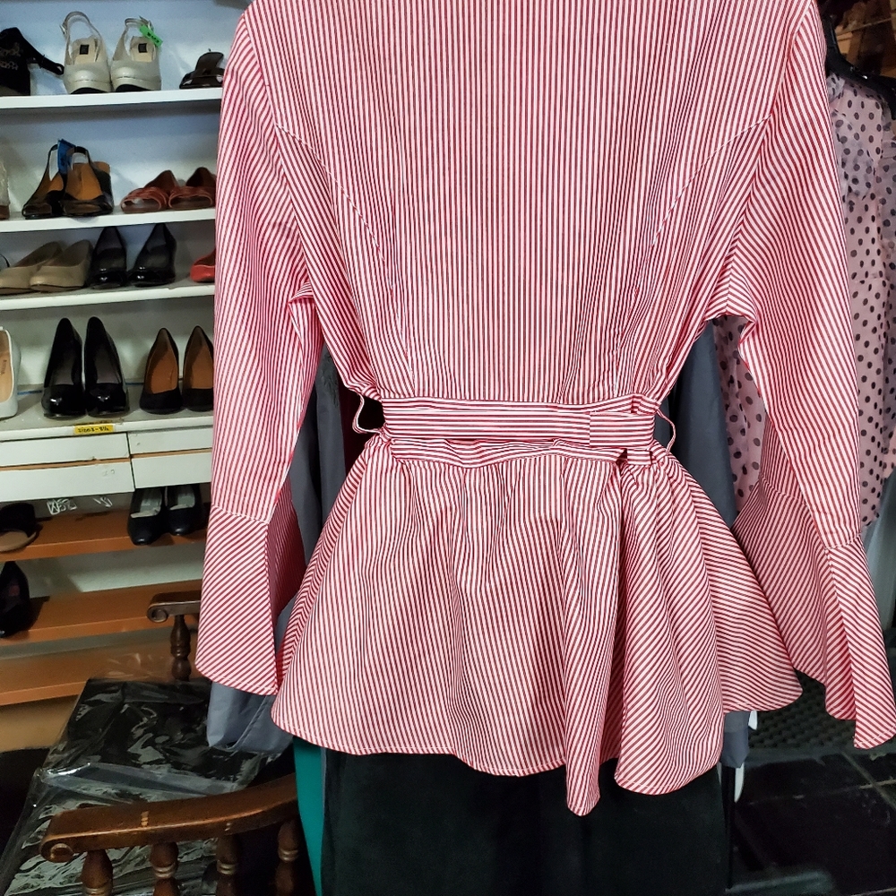New red white pinstriped ruffle high low top Large - Picture 4 of 13